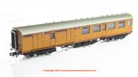 376-275A Graham Farish LNER Thompson Brake Third Corridor Coach number E1915 - LNER Teak Effect